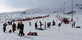 Sivas'ta Yıldız Dağı Kayak Merkezi Hafta Sonu Kayak Severlerle Doldun