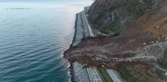 Arhavi'de Heyelan, Karadeniz Sahil Yolu Kapandı