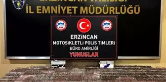 Erzincan'da Motosikletli Polisler Kaçak Makaron Ele Geçirdi