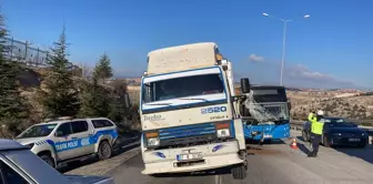 Burdur'da Trafik Kazası: Polis Memuru ve 5 Öğrenci Yaralı