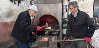 Duyma ve Konuşma Engelli İki Kardeş, 55 Yıldır Demircilik Yapıyor