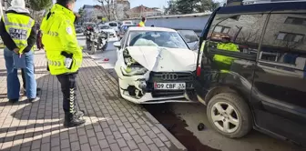 İnegöl'de Park Halindeki Araçlara Çarpan Sürücü Yaralandı