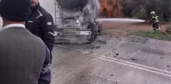 İznik'te Çimento Tankeriyle Çarpışan Otomobilin Sürücüsü Hayatını Kaybetti