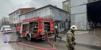 Sultanbeyli'de Palet İmalatı Yapan İş Yerinde Yangın Çıktı