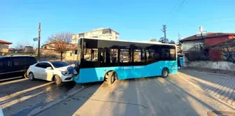 Kırıkkale'de Halk Otobüsü ile Otomobil Kafa Kafaya Çarpıştı, 7 Yaralı