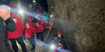 Hakkari'de Dağdan Düşen Adamın Cansız Bedenine Ulaşıldı