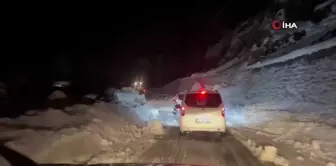 Ayder Yaylası Yoluna Çığ Düştü, Trafik 1 Saat Aksadı