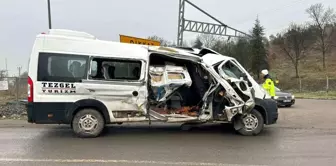 Kırklareli'nde Trenin Minibüse Çarpması Sonucu 5 Yaralı