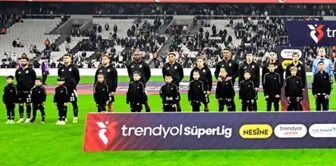 Dolmabahçe'de maç sonu olay çıktı: Beşiktaş tribünlerinin sabrı taştı