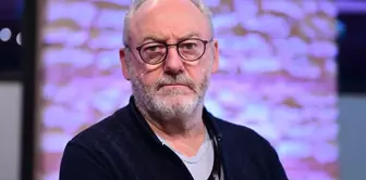 İrlandalı oyuncu Liam Cunningham, tonlarca bomba atılan insanlar için sessiz kalmayacağını söyledi