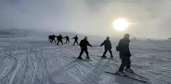 Mehmetçik Erzurum'da Kış Tatbikatı için Kayak Eğitimi Alıyor