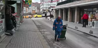 Vatandaştan Asgari Ücret Tepkisi: 'Cumhurbaşkanımızın Meşhur Hesabına Göre Şu An Üç Öğün Simit-Çay Yesek, Asgari Ücret Yine Karşılamıyor'