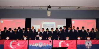 Altınordu 17 Yaş Altı Takımından 22 Genç Futbolcu Profesyonelliğe Geçti