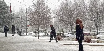 Elazığ'da Yoğun Kar Yağışı 106 Köy Yolunu Kapattı