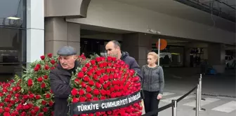 Azerbaycan Uçağı Kazakistan'da Düştü: Türkiye Büyükelçiliği Anma Töreni Düzenledi