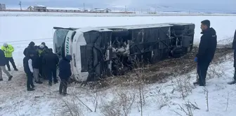 Kars'ta Yolcu Otobüsü Devrildi: 15 Yaralı