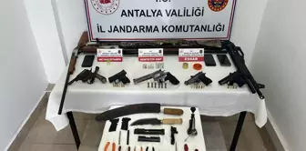 Antalya'da Ruhsatsız Silah ve Uyuşturucu Operasyonu