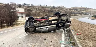 Adıyaman'da Takla Atan Kamyonet Sürücüsü Yaralandı