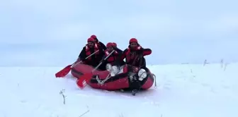 Erzurum Valisi Çiftçi, Macera Tutkunlarıyla Kar Raftingi Yaptı