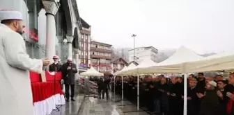 Cumhurbaşkanı Erdoğan, Rize'de Kıbrıs gazisinin cenaze törenine katıldı