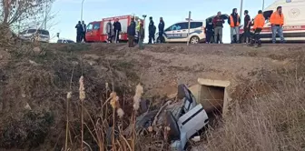 Konya'da Otomobil Sulama Kanalına Devrildi, 3 Yaralı