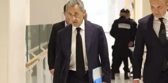 Sarkozy, yasa dışı finansman iddiasıyla yargılandığı davada hakim karşısında