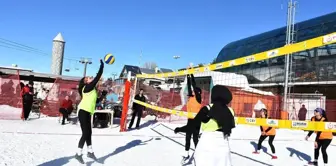 EİT Kış Spor Oyunları'nda Kar Voleybolu Heyecanı