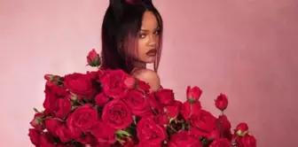 Rihanna, Sevgililer Günü'ne özel iç çamaşırlarıyla poz verdi!