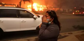 Los Angeles'ta Yangın Sebebiyle Binlerce Kişinin Evlerini Terketmesi İstemek Zorunda Kaldı