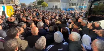 Akdeniz Belediyesi önündeki 'kayyum' protestosunda arbede