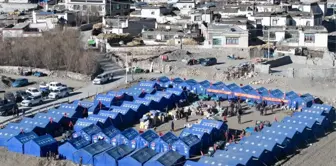 Tibet'te Depremde Hayatını Kaybedenler İçin Anma Töreni Düzenlendi