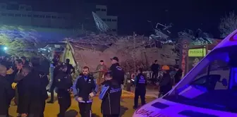 A three-story building collapsed in Konya! After 5 hours, good news started to come in one after another.