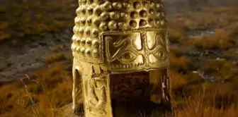 Museum theft in the Netherlands: 2,500-year-old gold helmet stolen.