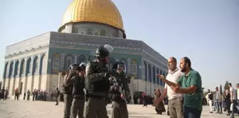 The Israeli police assaulted Turkish tourists at the Al-Aqsa Mosque.