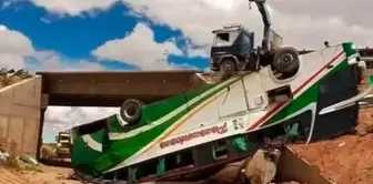 A passenger bus fell off a bridge in Bolivia: 19 dead.