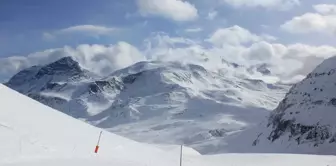 Avalanche disaster in the French Alps: 5 climbers dead.