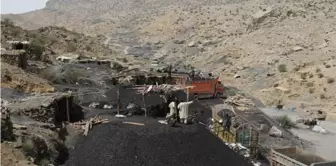 Explosion in truck carrying miners in Pakistan: 10 dead, 6 injured.