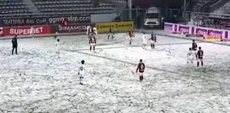 The players got lost on the field! The snowfall overshadowed the match.