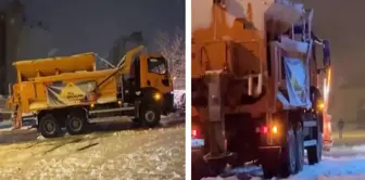 In Istanbul, which was covered in snow, even the snow plow got stuck on the road.