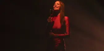 Demet Özdemir became a singer for Eşref Rüya: The handcuff detail confused people.