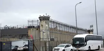 Israel has postponed the release of Palestinian prisoners.