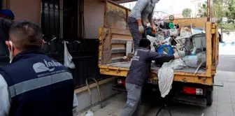 The house of the deceased retired teacher contained two truckloads of garbage.