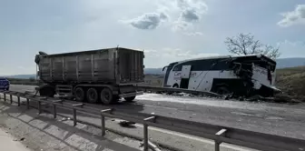 A truck collided with a passenger bus from behind in Bozüyük! There are many injured.