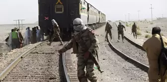 The hostage crisis on the train continues! 155 people have been rescued, and 27 militants have been killed.