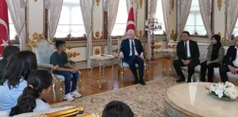 The amusing dialogue between Istanbul Governor Gül and the children in Beşiktaş.