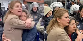 Gözaltına alınmak istenen muhtara sıkı sıkı sarıldı: Onu size vermeyeceğim. 

Rusça çevirisi:
