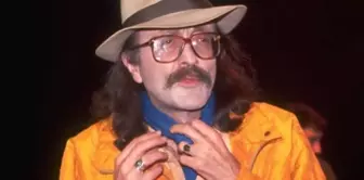 Cem Karaca'nın kimseye anlatmadığı gerçek 21 sene sonra ortaya çıktı. 

На русском языке: 

Истина, которую Джем Караджи никому не рассказывал, появилась через 21 год.