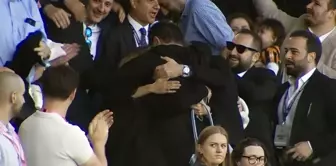 فريق أكون إيلتشالي الذي بقي في الدوري غمره الفرح بعد المباراة.