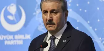 مصطفى دِستِجي يرد بقوة على الهجوم الموجه إلى أوزغور أوزيل