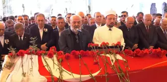 Önder's funeral prayer was led by İhsan Eliaçık at his request.